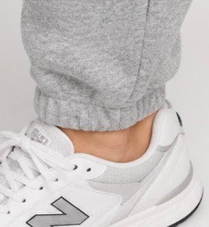 GAP Men’s Original Logo Fleece Jogger Sweatpants – Grey