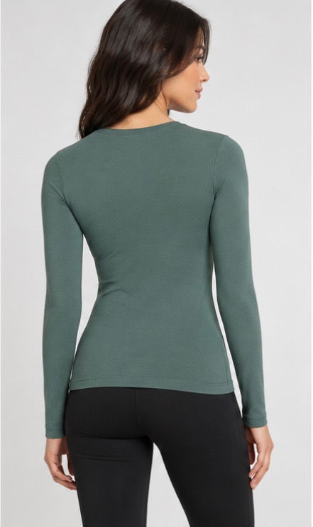 Mondetta Women’s Long Sleeve Crew Neck Top – Green