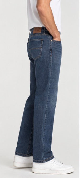 Kirkland Signature Men’s Straight Fit Jeans – Medium Blue Wash